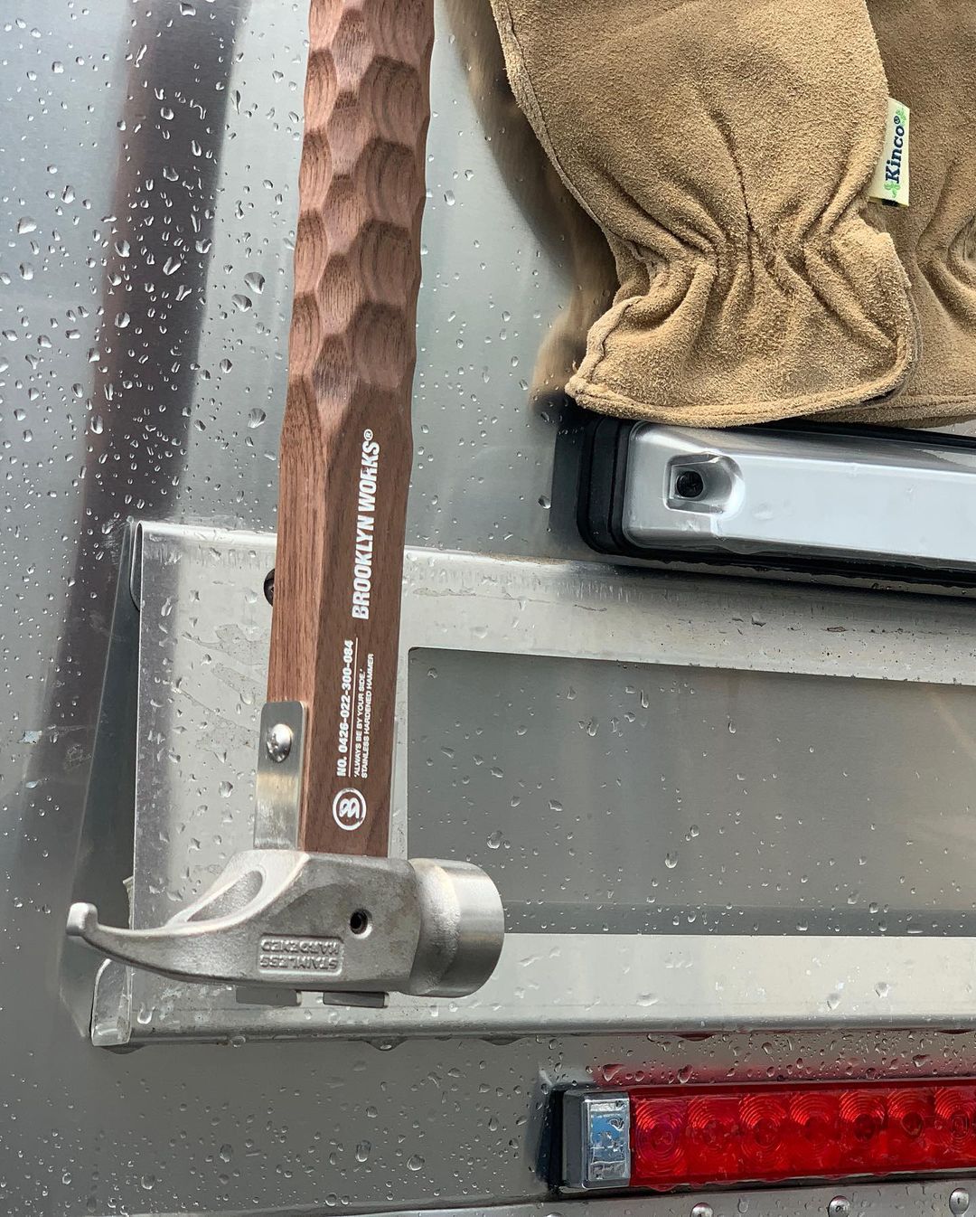 B/W Walnut Hammer / B/Wウォールナットハンマー
